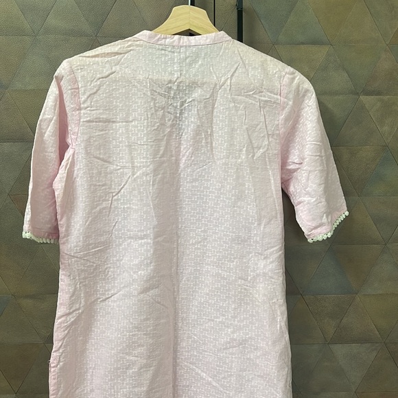 Light baby pink Kurti with elbow sleeves in size small - Picture 5 of 6
